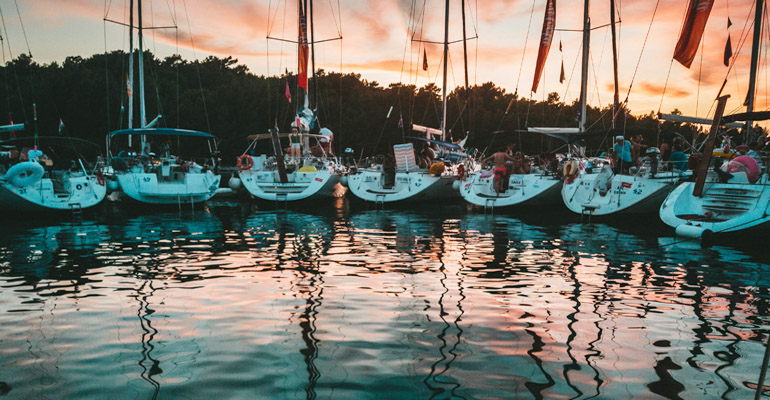 6 Ways to Keep Your Family Entertained Aboard a Yacht